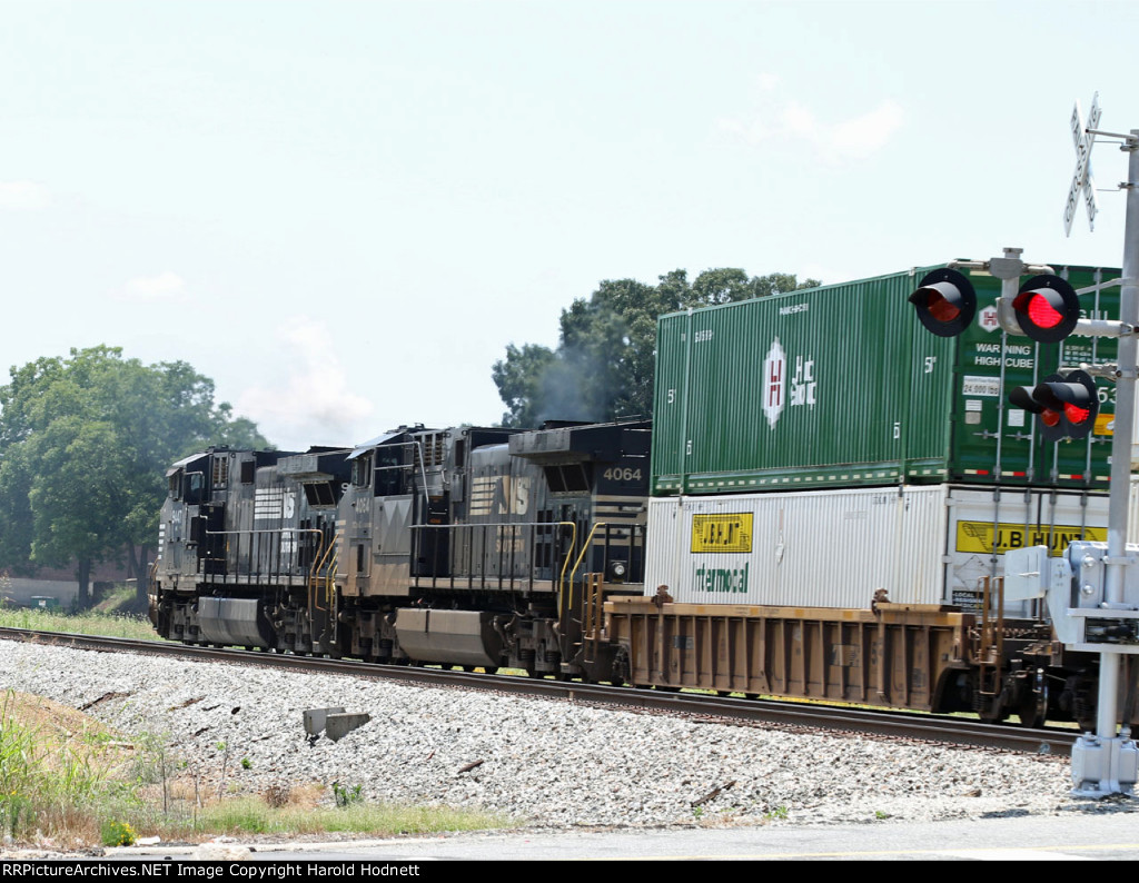 NS 4064 & 9447 are DPU's on the rear of train 204